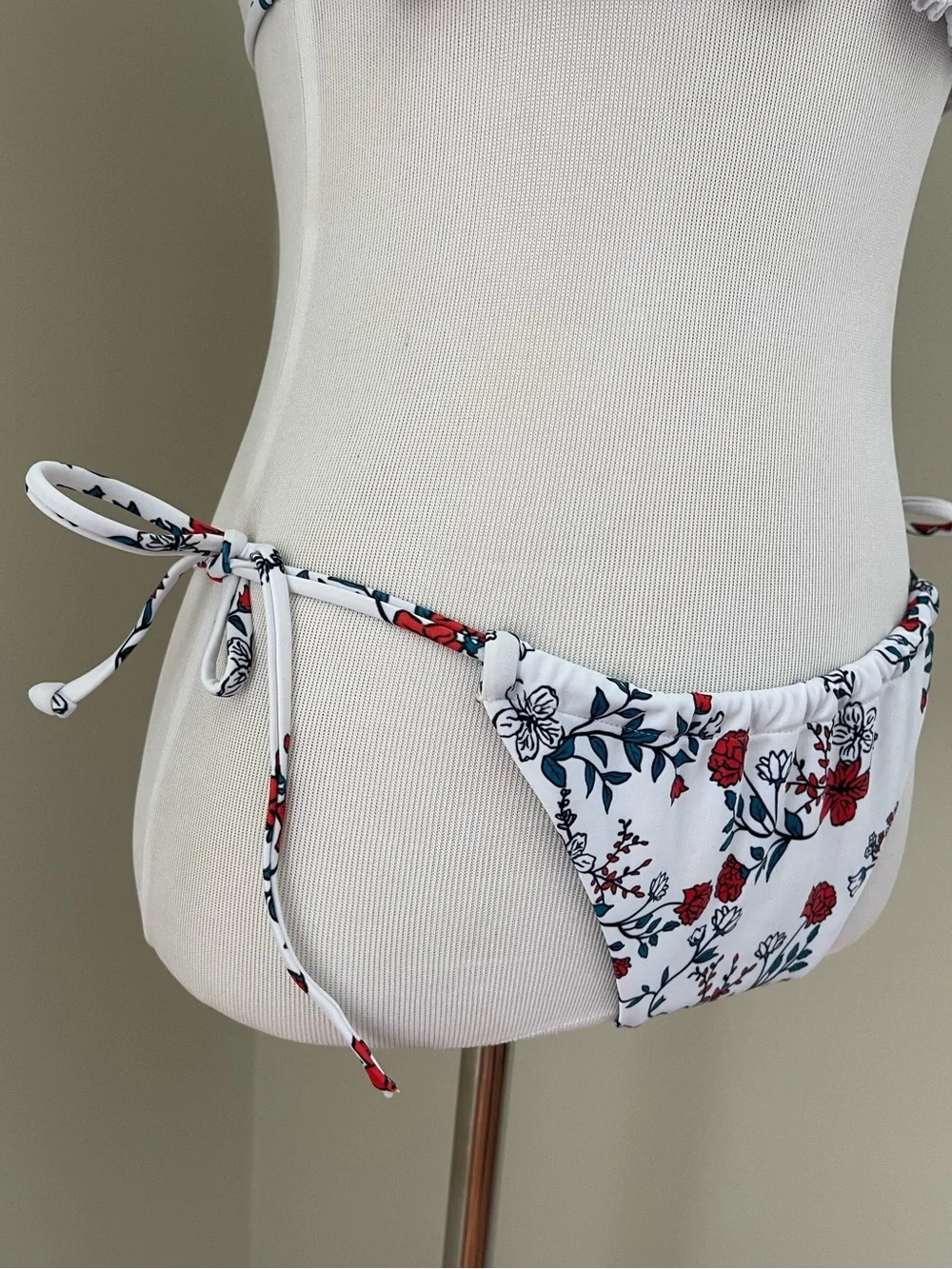 Zaful White Floral Bandeau Bikini with Red & Navy Accents Women’s S - US 4 EU 36
